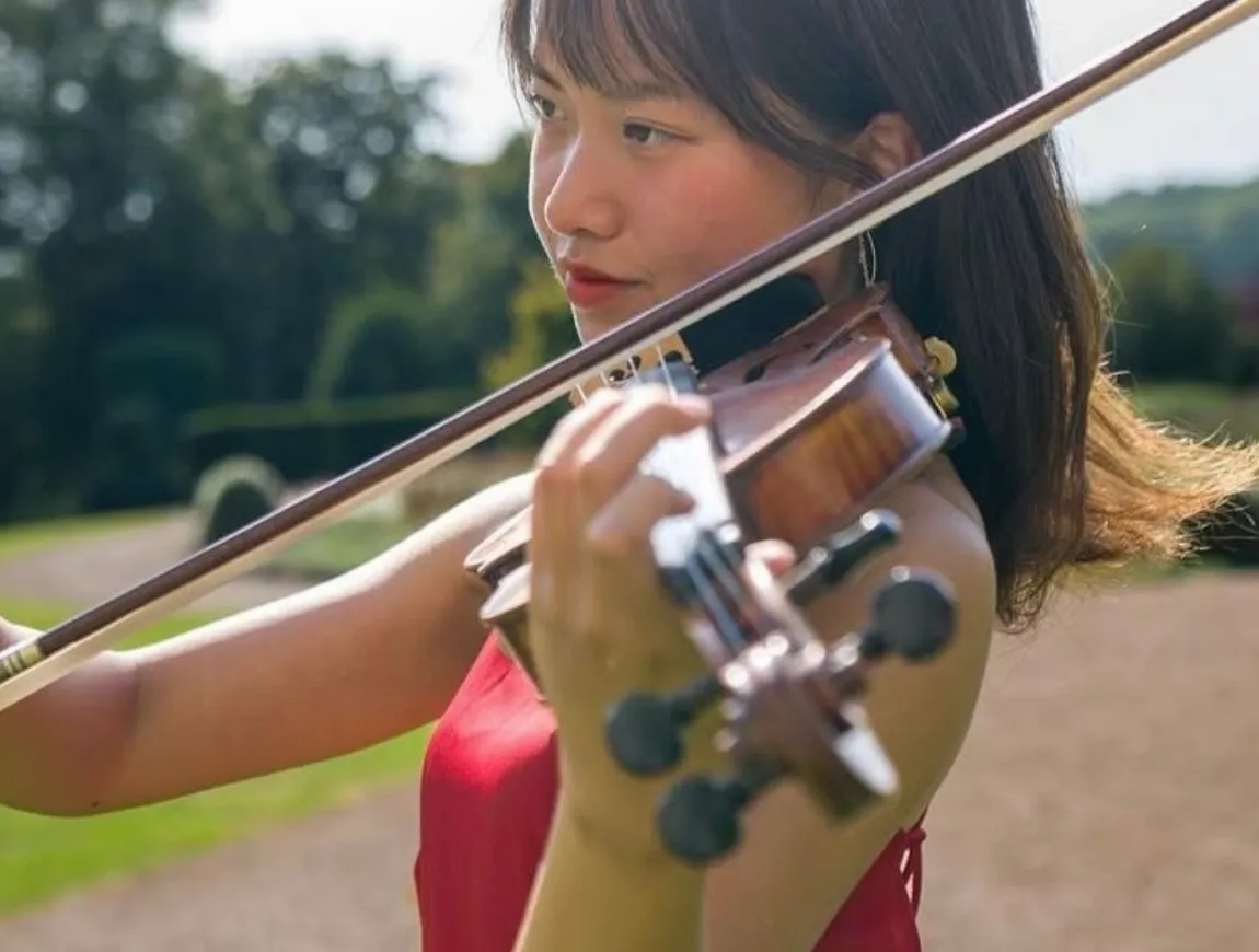 https://beentertained.premiumproductions.co.uk/wp-content/uploads/2026/01/Acts-Musicians-Violinist-1.webp