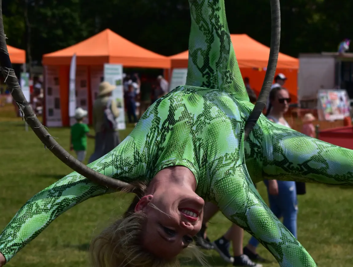 https://beentertained.premiumproductions.co.uk/wp-content/uploads/2026/01/Acts-Speciality-Acts-Aerial-Artists-4.webp
